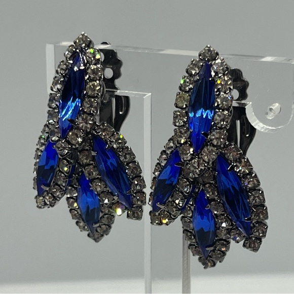 Stunning blue and clear rhinestone sparkly dangle clip on silver tone earrings - Picture 4 of 16